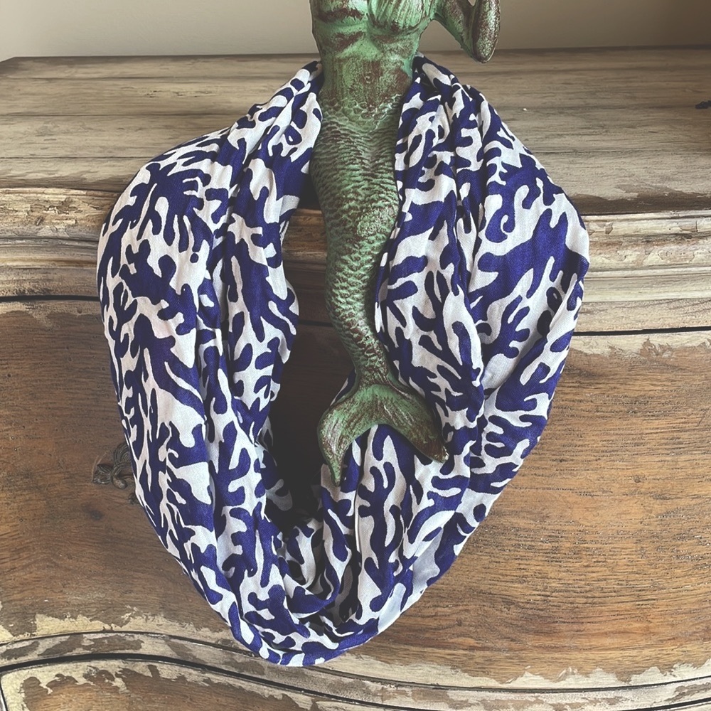 Lilly Pulitzer infinity scarf lightweight in blue coral pattern